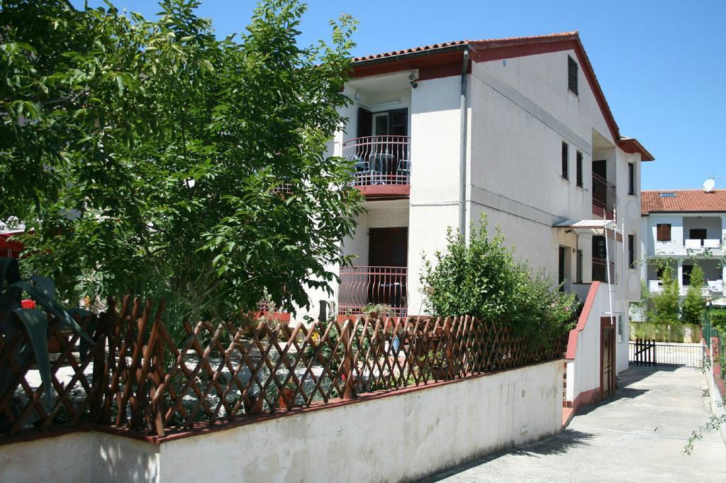 Apartments Nea 로비니 외부 사진