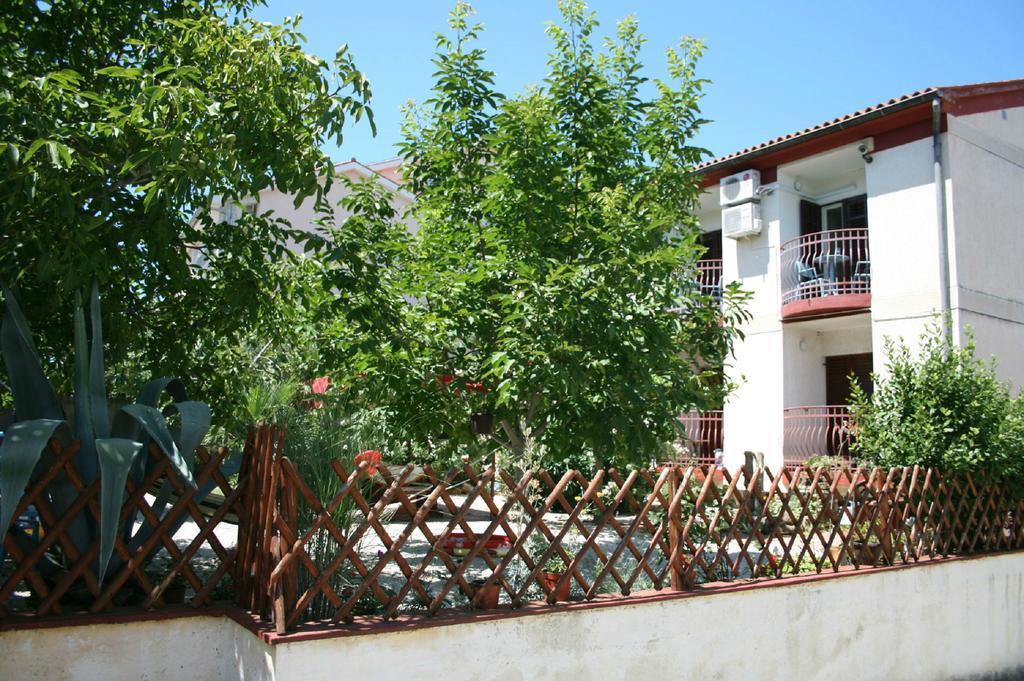 Apartments Nea 로비니 외부 사진